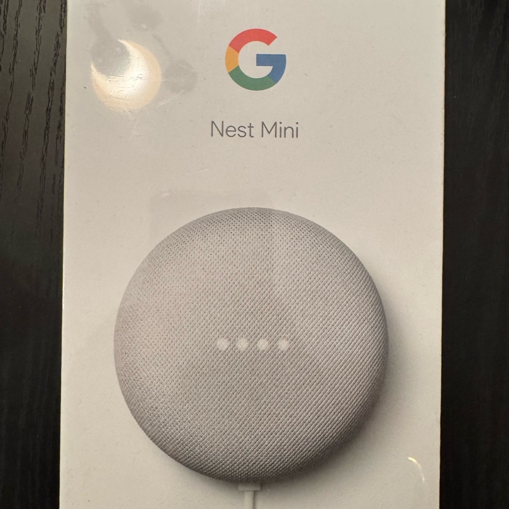 Google Nest Mini in Light Gray
